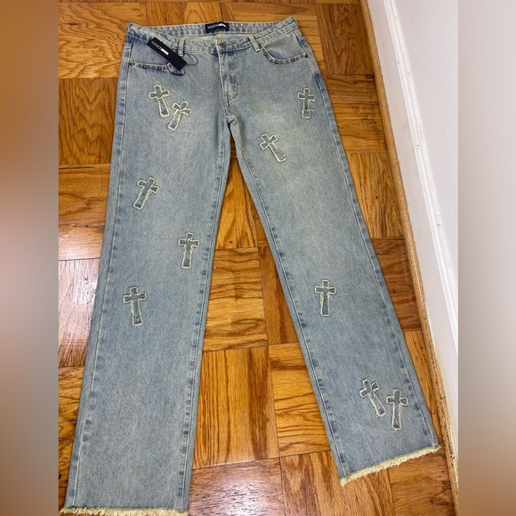 Fashion Nova Women's Light Gray Straight Leg Jeans - Picture 6 of 8